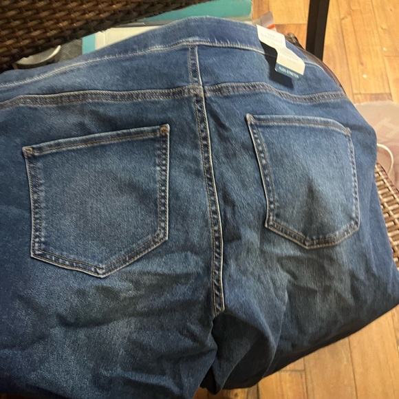 Capris NWT - Picture 6 of 8